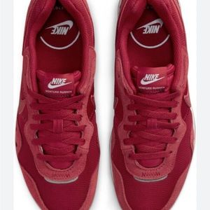 Nike venture runner NW women’s size 11.5 Red